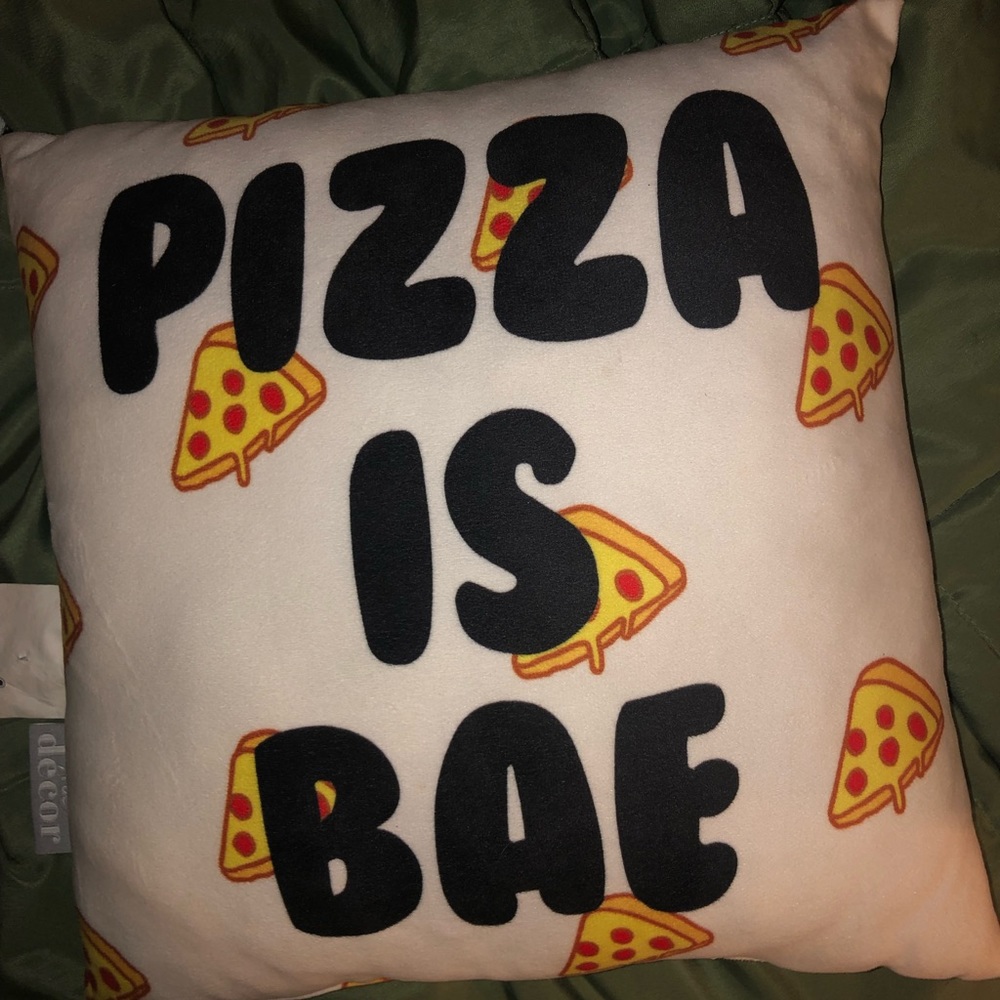 Fleece throw pillow-NEW